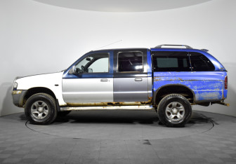 Подержанный автомобиль Mazda B-series 2005 года (8 фото)