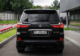 Подержанный автомобиль Lexus LX 2019 года (7 фото)