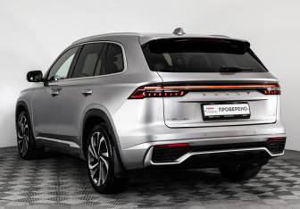 Подержанный автомобиль Geely Monjaro 2023 года (7 фото)