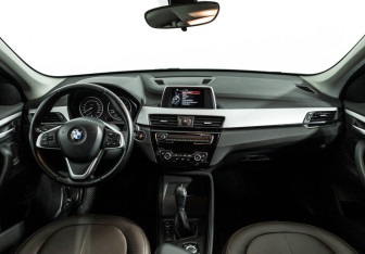 Подержанный автомобиль BMW X1 2015 года (13 фото)