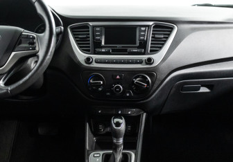 Подержанный автомобиль Hyundai Solaris Sedan 2017 года (14 фото)