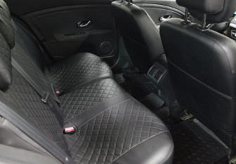 Подержанный автомобиль Renault Fluence 2010 года (12 фото)