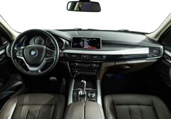 Подержанный автомобиль BMW X5 2016 года (13 фото)