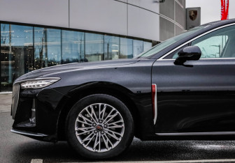 Подержанный автомобиль Hongqi H5 2024 года (3 фото)