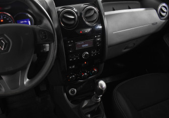 Подержанный автомобиль Renault Duster 2016 года (17 фото)