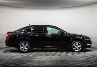 Подержанный автомобиль Skoda Octavia Liftback 2018 года (4 фото)