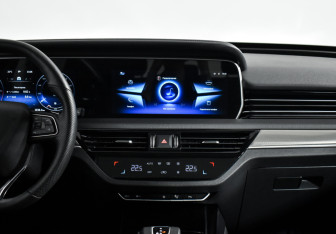 Подержанный автомобиль Hongqi HS5 2023 года (18 фото)