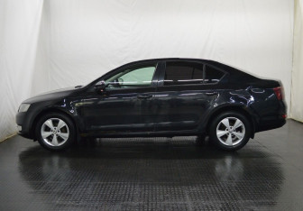Подержанный автомобиль Skoda Octavia Liftback 2014 года (8 фото)
