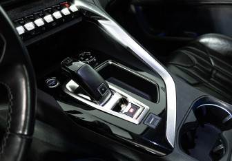 Подержанный автомобиль Peugeot 3008 2018 года (19 фото)