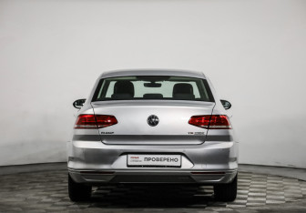 Подержанный автомобиль Volkswagen Passat Sedan 2015 года (6 фото)