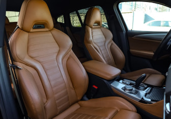 Подержанный автомобиль BMW X4 2020 года (17 фото)