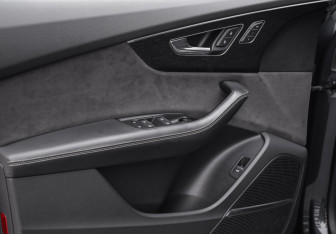 Подержанный автомобиль Audi Q8 2019 года (27 фото)