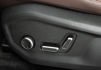 Подержанный автомобиль Geely Monjaro 2023 года (16 фото)