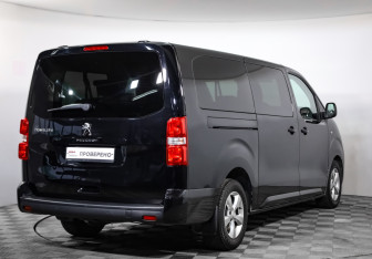 Подержанный автомобиль Peugeot Traveller 2021 года (5 фото)