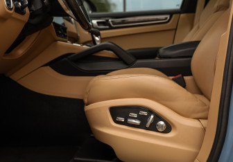 Подержанный автомобиль Porsche Cayenne 2021 года (28 фото)