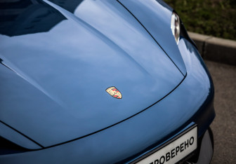 Подержанный автомобиль Porsche Taycan 2020 года (6 фото)