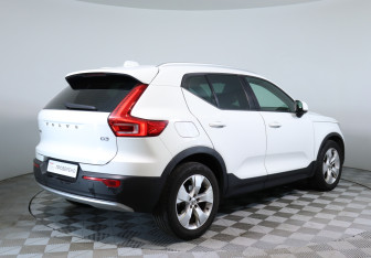 Подержанный автомобиль Volvo XC40 2019 года (5 фото)