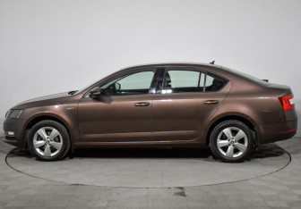Подержанный автомобиль Skoda Octavia Liftback 2019 года (8 фото)