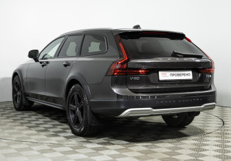 Подержанный автомобиль Volvo V90 Cross Country 2020 года (7 фото)