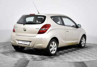 Подержанный автомобиль Hyundai i20 2010 года (5 фото)