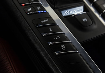 Подержанный автомобиль Porsche Macan 2016 года (33 фото)
