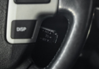 Подержанный автомобиль Toyota Land Cruiser Suv 2013 года (12 фото)