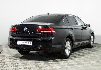 Подержанный автомобиль Volkswagen Passat Sedan 2017 года (5 фото)