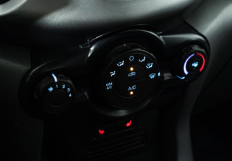 Подержанный автомобиль Ford EcoSport 2016 года (15 фото)