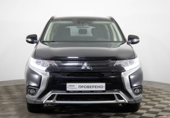 Подержанный автомобиль Mitsubishi Outlander 2021 года (2 фото)