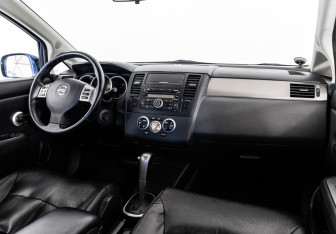 Подержанный автомобиль Nissan Tiida Hatchback 2008 года (9 фото)
