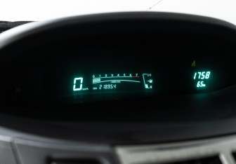 Подержанный автомобиль Toyota Yaris Hatchback 2006 года (12 фото)