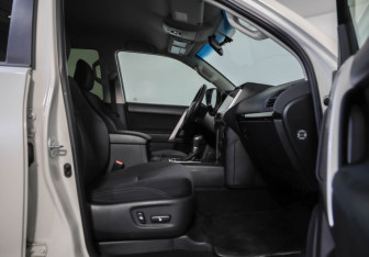 Подержанный автомобиль Toyota Land Cruiser Prado 2020 года (29 фото)