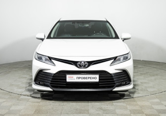 Подержанный автомобиль Toyota Camry Sedan 2021 года (2 фото)