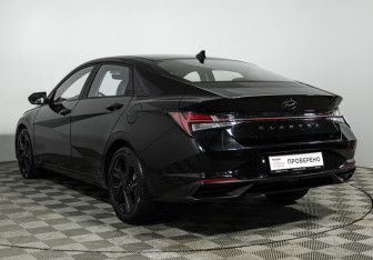 Подержанный автомобиль Hyundai Elantra Sedan 2021 года (7 фото)