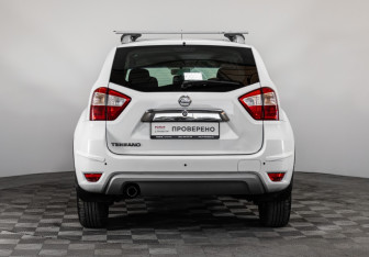 Подержанный автомобиль Nissan Terrano 2014 года (6 фото)