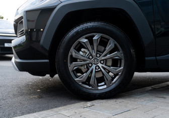 Новый Toyota RAV4 2025 (11 фото)