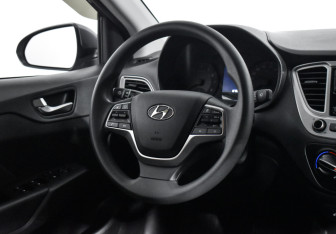 Подержанный автомобиль Hyundai Solaris Sedan 2021 года (15 фото)