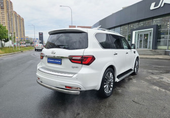Подержанный автомобиль Infiniti QX80 2018 года (4 фото)