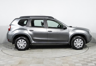 Подержанный автомобиль Nissan Terrano 2014 года (4 фото)