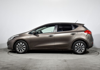Подержанный автомобиль Kia Ceed Hatchback 2012 года (8 фото)