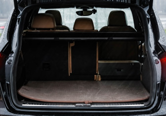 Подержанный автомобиль Porsche Cayenne 2011 года (38 фото)