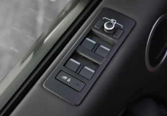 Подержанный автомобиль Land Rover Discovery 2020 года (28 фото)