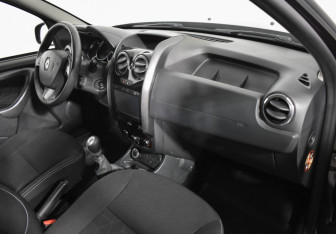 Подержанный автомобиль Renault Duster 2017 года (12 фото)