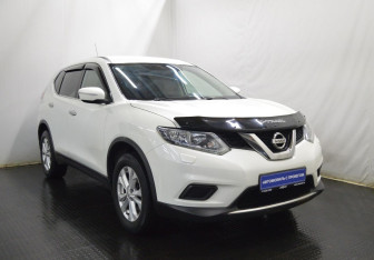 Подержанный автомобиль Nissan X-Trail 2016 года (3 фото)