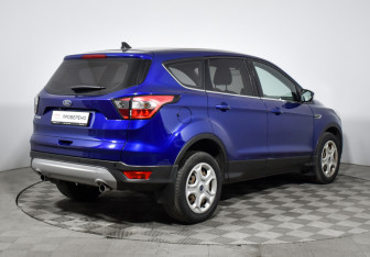 Подержанный автомобиль Ford Kuga 2017 года (5 фото)
