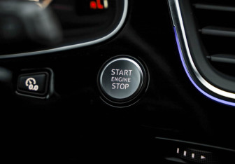 Подержанный автомобиль Audi Q7 2015 года (23 фото)