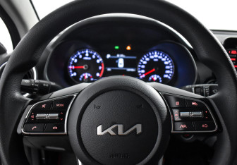 Подержанный автомобиль Kia K3 Sedan 2021 года (17 фото)