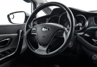 Подержанный автомобиль Kia Ceed Hatchback 2014 года (14 фото)