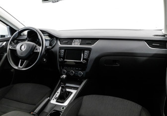 Подержанный автомобиль Skoda Octavia Liftback 2016 года (9 фото)