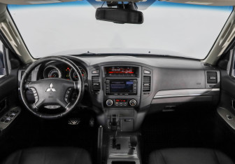 Подержанный автомобиль Mitsubishi Pajero 2014 года (10 фото)